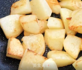 红烧土豆鸡的做法步骤：2