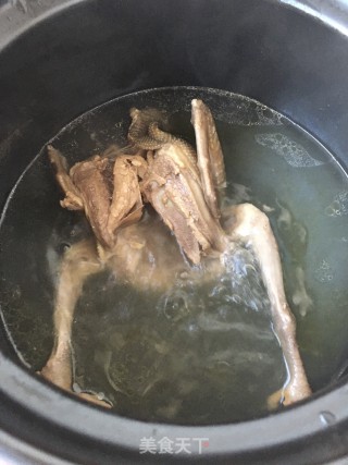 “汤羹”鲍鱼鸽肉丝瓜汤的做法步骤：9