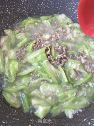 “汤羹”鲍鱼鸽肉丝瓜汤的做法步骤：17