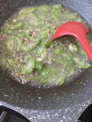 “汤羹”鲍鱼鸽肉丝瓜汤的做法步骤：18