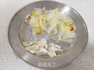雪梨银耳汤的做法步骤：1