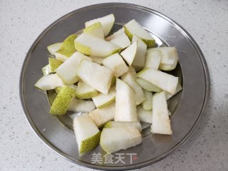 雪梨银耳汤的做法步骤：2