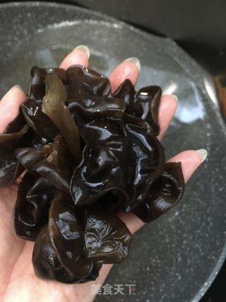 木耳苦瓜炖鸽子的做法步骤：9