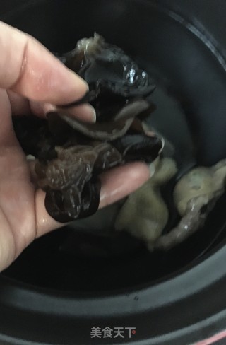 木耳苦瓜炖鸽子的做法步骤：10