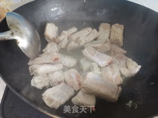 糖醋排骨的做法步骤：4