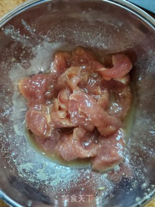 卧蛋牛肉汤米粉的做法步骤：2