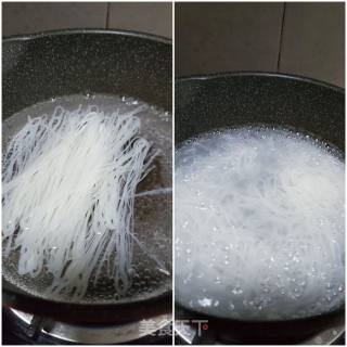 卧蛋牛肉汤米粉的做法步骤：3