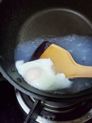 卧蛋牛肉汤米粉的做法步骤：4