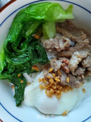 卧蛋牛肉汤米粉的做法步骤：8