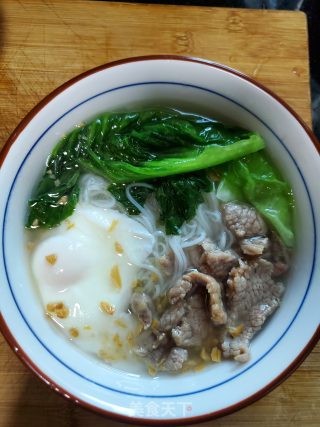 卧蛋牛肉汤米粉的做法步骤：9