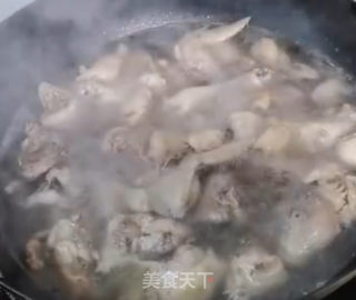 蒜香鸡的做法步骤：1