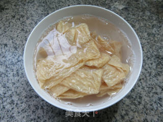 黑木耳茭白蛋白肉的做法步骤：2
