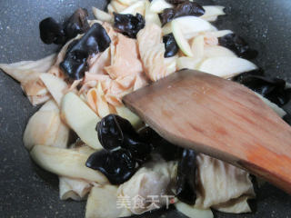 黑木耳茭白蛋白肉的做法步骤：10