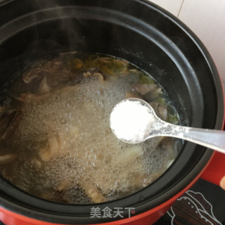莲藕鸽子汤的做法步骤：13