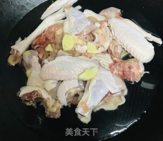 豇豆焖鸡的做法步骤：2