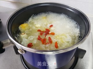 银耳莲子羹的做法步骤：3