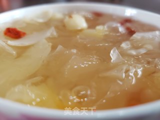 银耳莲子羹的做法步骤：4
