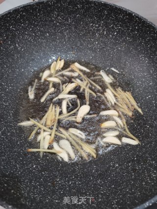 圆椒炒牛肉的做法步骤：1