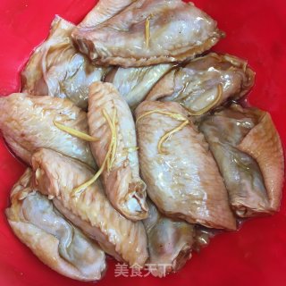 荷香糯米鸡翅的做法步骤：1
