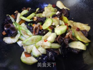 丝瓜炒黑木耳的做法步骤：4