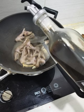 红烧凤爪的做法步骤：4