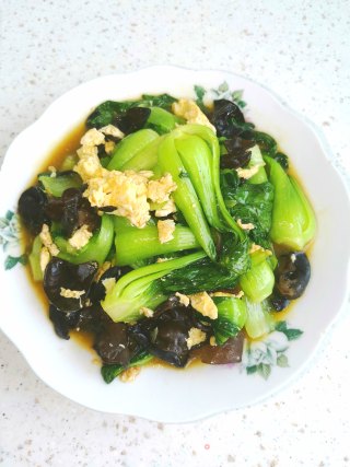 油菜炒鸡蛋木耳的做法步骤：4