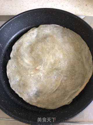 火腿煎蛋手抓饼的做法步骤：1