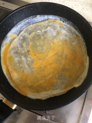 火腿煎蛋手抓饼的做法步骤：2