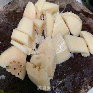 咸骨莲藕汤的做法步骤：6