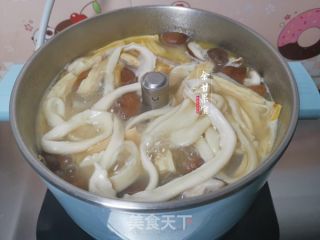香菇鸡汤烩面的做法步骤：11
