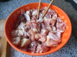 辣子鸡块的做法步骤：2