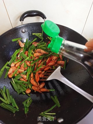 韭菜河虾的做法步骤：8