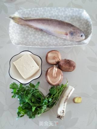 豆腐全鱼汤的做法步骤：1