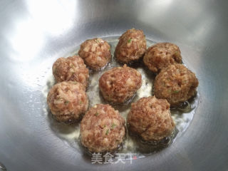 猪肉丸烧圆白菜的做法步骤：3