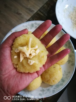 土豆芝士球的做法步骤：6