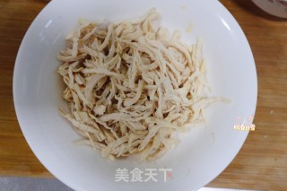 减脂必备㊙️凉拌麻辣手撕鸡丝❗️五块钱做一盘低脂低卡✅的做法步骤：9