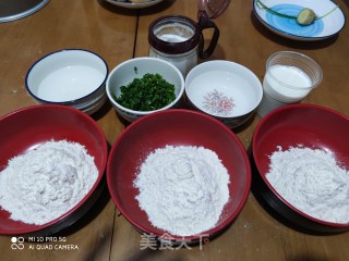 葱油饼的做法步骤：1