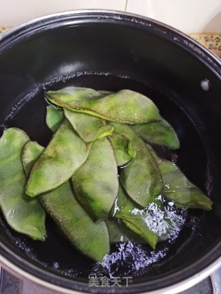 腊肉炒扁豆的做法步骤：2