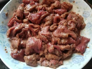洋葱炒牛肉的做法步骤：1