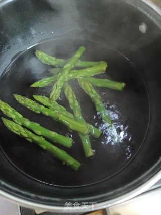 培根芦笋卷的做法步骤：2