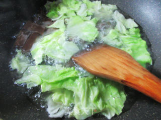 圆白菜鸭血车仔面的做法步骤：3