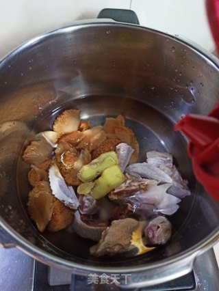 虫草花猴菇炖腊鸡的做法步骤：5