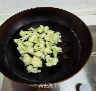 西红柿炒菜花的做法步骤：4