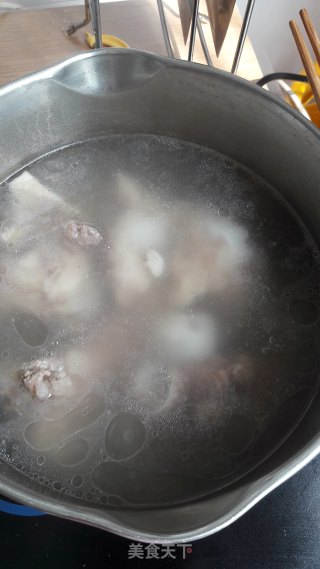 冬瓜红菌猪骨汤的做法步骤：3