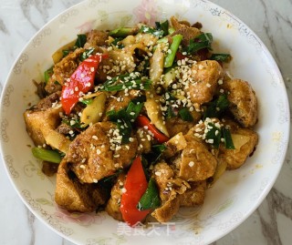 火麻仁鲜姜蒜苗烧豆泡的做法步骤：9