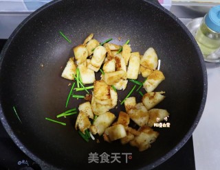 家的味道❤️炒馒头丁 炒馍花 炒馒头块的做法步骤：10