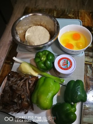 两吃青椒蘑菇饺的做法步骤：2