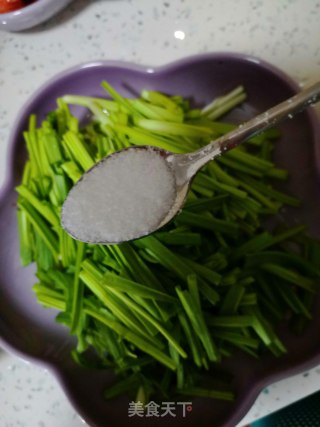 蒜苗炒鸡蛋的做法步骤：3
