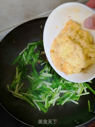 蒜苗炒鸡蛋的做法步骤：6