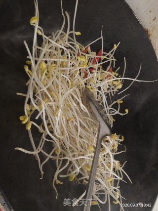 蒜香黄豆芽的做法步骤：3